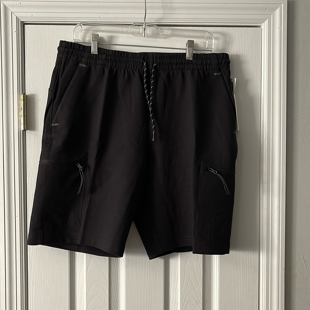 Old Navy Men's Dynamic Fleece Shorts.  Inseam 9".